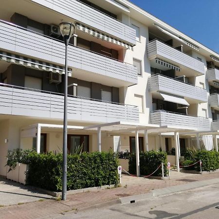 Condominio Diana Est- Gemini Бибионе Экстерьер фото
