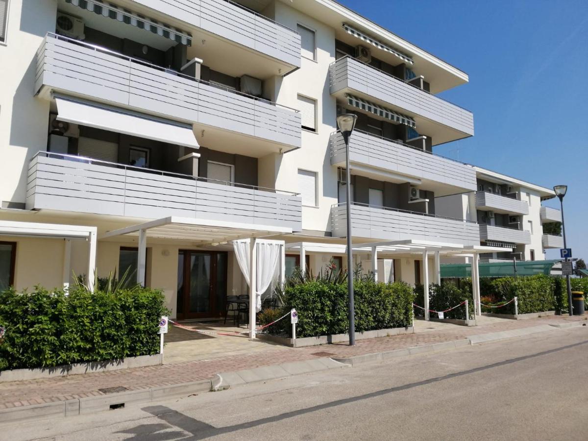 Condominio Diana Est- Gemini Бибионе Экстерьер фото