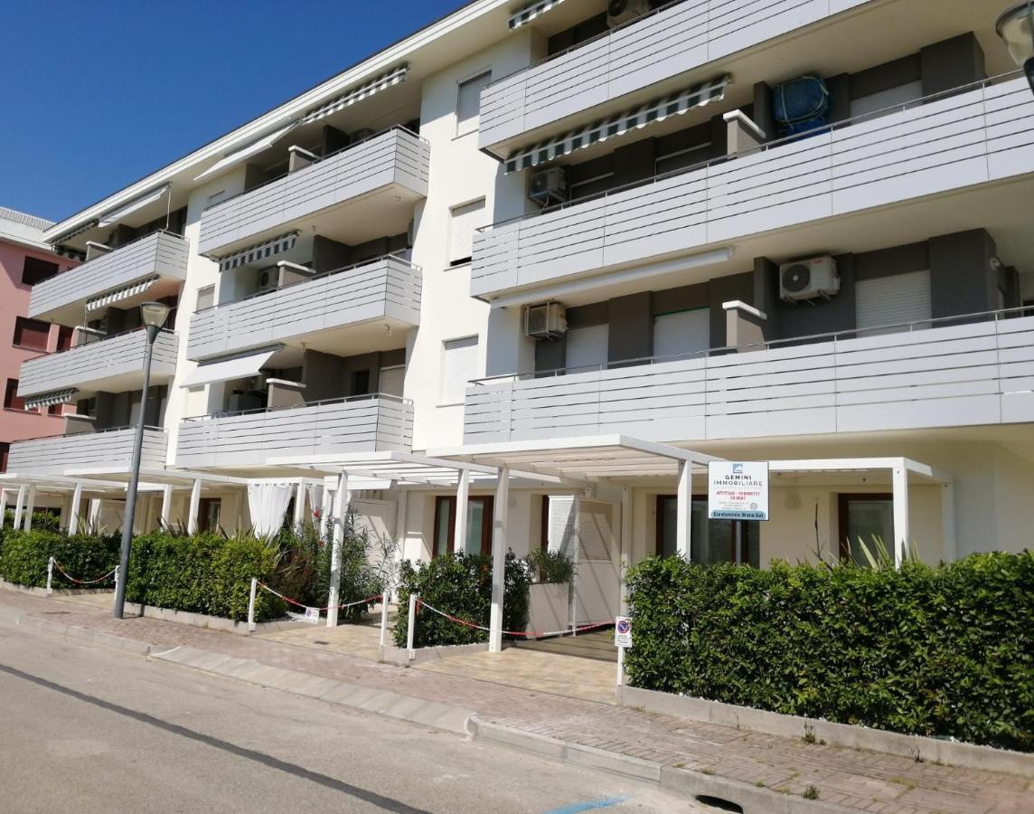Condominio Diana Est- Gemini Бибионе Экстерьер фото